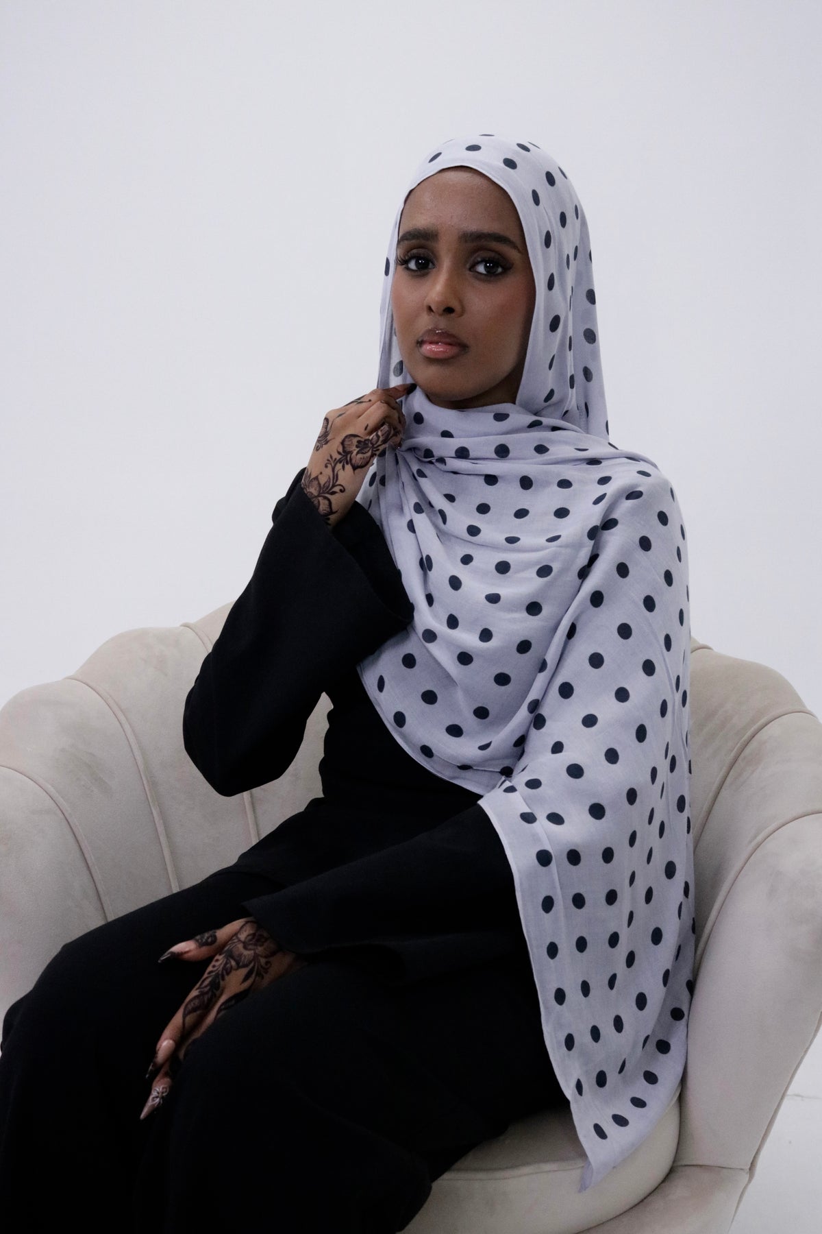 White polka dot printed modal hijab – Zahriya