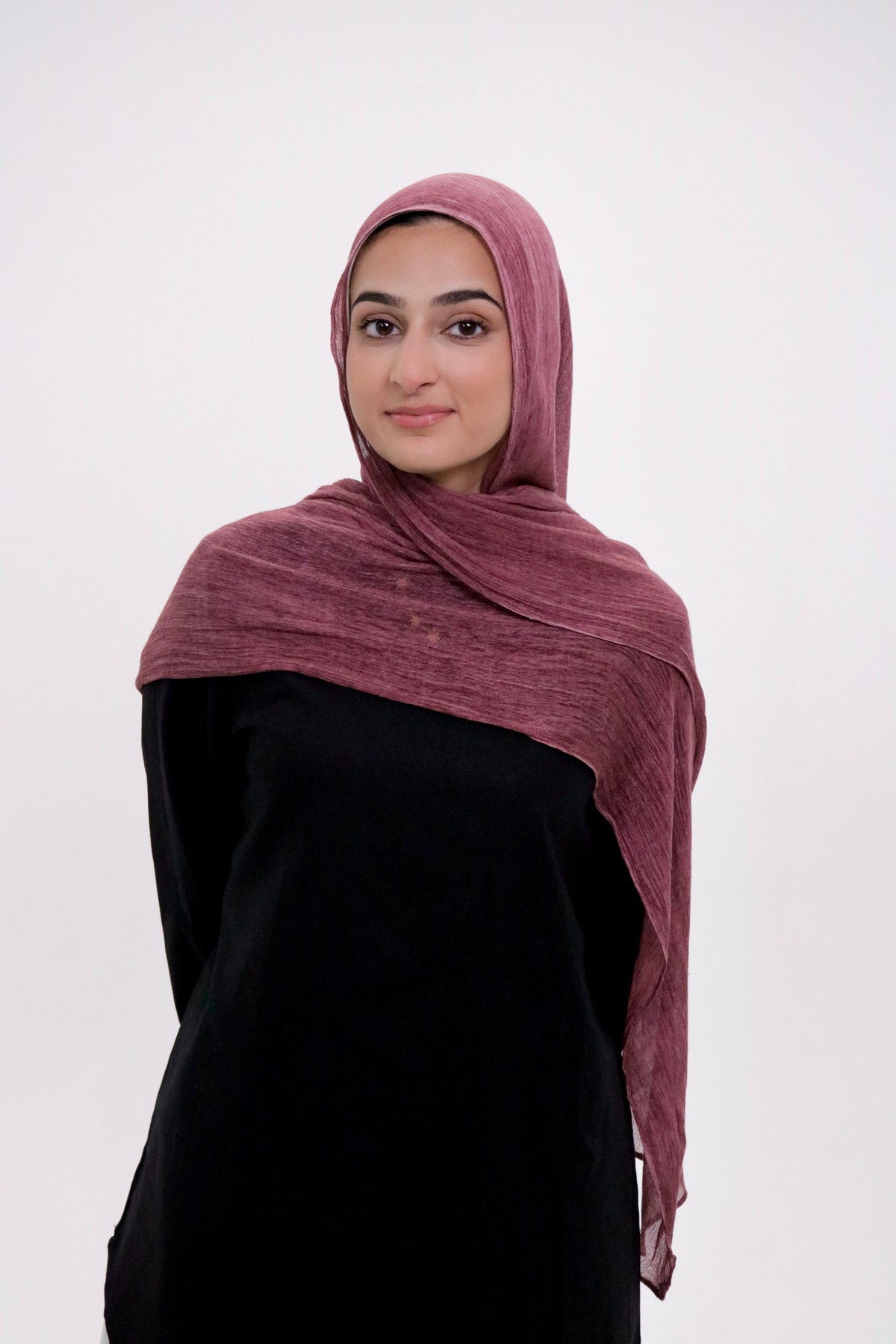 Brick red modal crinkle hijab – Zahriya