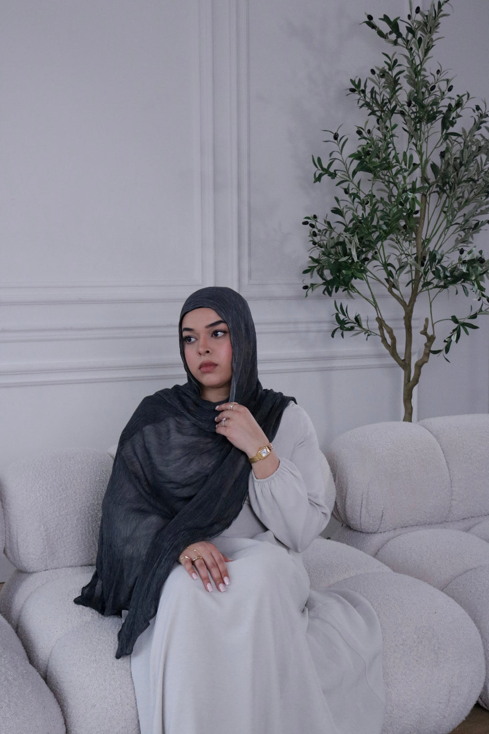 Shadow dark grey modal crinkle hijab – Zahriya