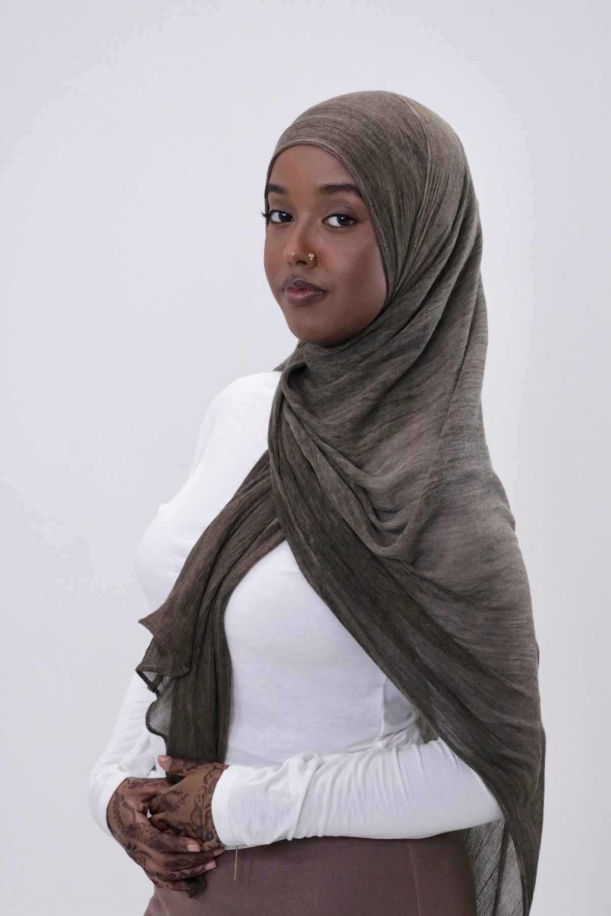 Espresso brown modal crinkle hijab – Zahriya